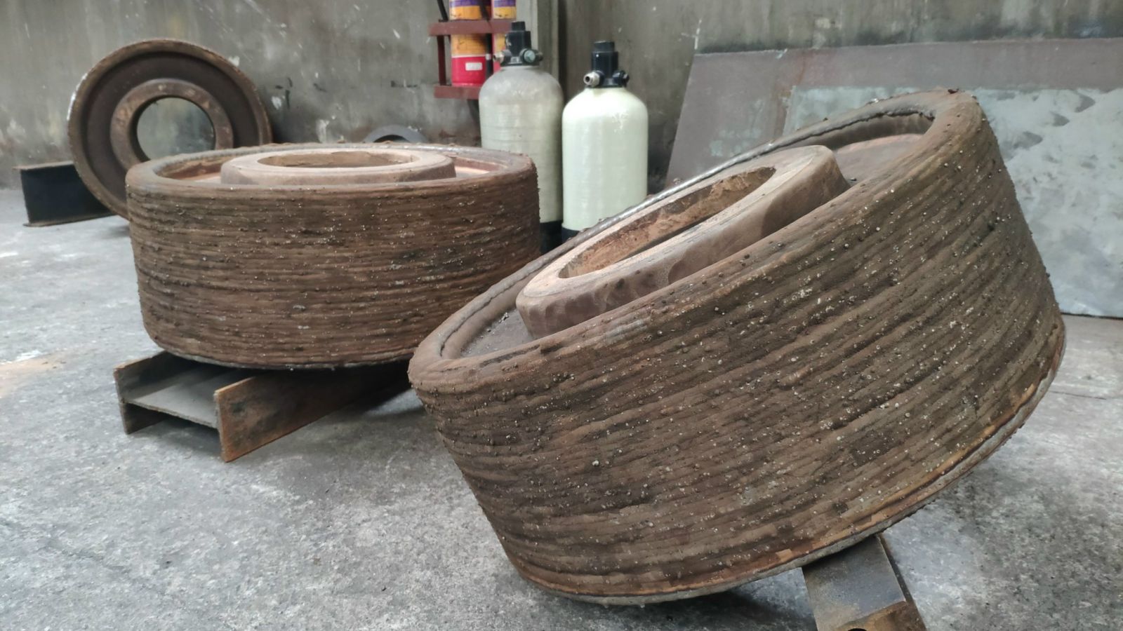 Hàn phủ cứng chống mài mòn quả lô nghiền