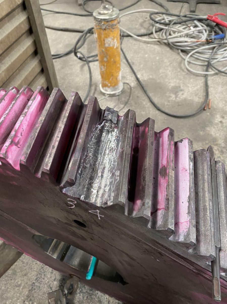 Bánh răng bị gãy rời
